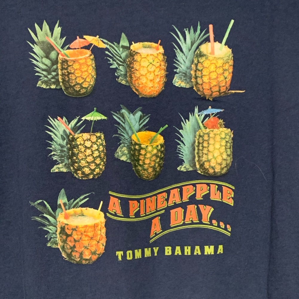 Tommy Bahama Pineapple XL TShirt